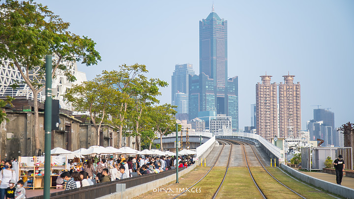 ++ OhYa ++ 港都。高雄。沿著捷運的快門