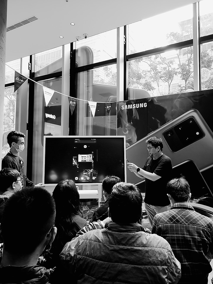 Galaxy S20 星體驗【一鍵拍錄★有照有錄★景深濾鏡★多視角  一按下全都給】