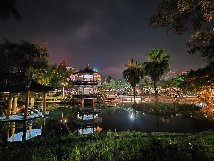 Galaxy S20+ 拍照評測(包含與Note10+、P30 Pro樣張比對)(3/9新增極昏暗場景)
