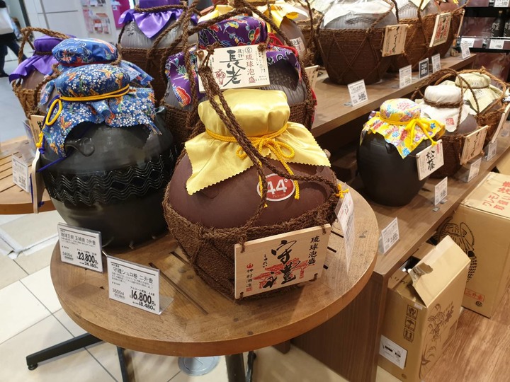 沖繩行之超市的酒類有趣包裝