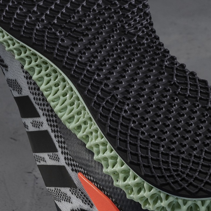 adidas推出Faster Than系列跑鞋 第一雙LIGHTSTRIKE中底跑鞋終於問世