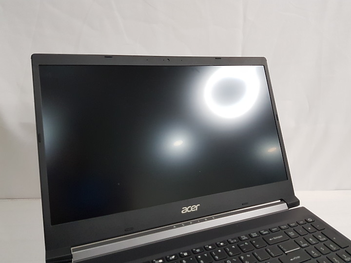 【小宅開箱】acer Aspire 7 A715-74G 披著假皮的猛獸