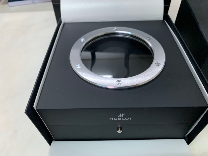 【不專業開箱】HUBLOT CLASSIC FUSION (542.NX.8970.LR)