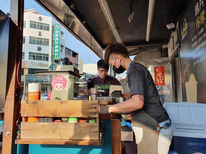 [嘉義市] 「銅共啊餅」南門圓環旁古法創新脆皮紅豆餅！口味變化多樣！私推青醬鮪魚和芝麻新口味！