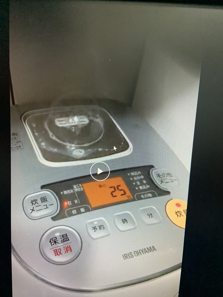 電子鍋的排氣孔麼會一直冒水跟泡泡出來??