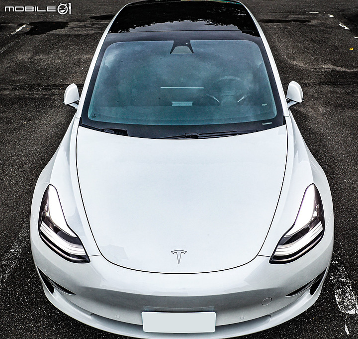 點我看大圖 【奶奶也開特斯拉!?】Model 3 Long Range 台北開箱