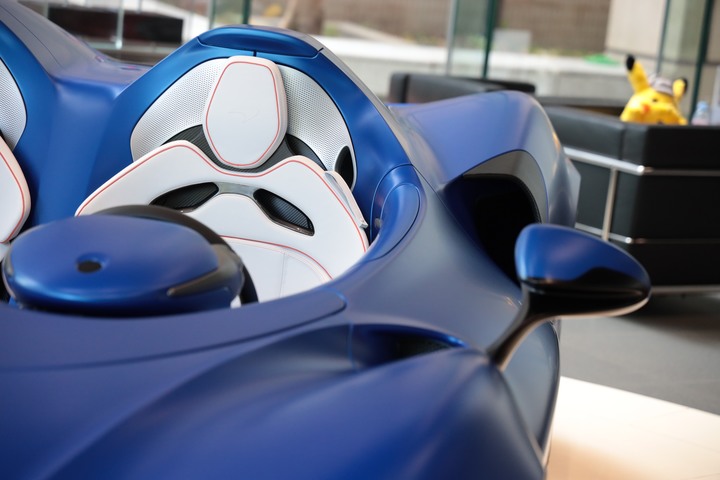 點我看大圖 夢幻「 McLaren Elva 」消光寶藍上空女郎 凡人無法擋 美駒倩影身處台灣的最後一眼!