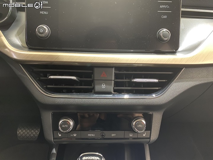 揮別舊愛,踏上綠階梯--Skoda Scala 1.0TSI 開箱!