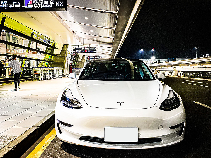 點我看大圖 【奶奶也開特斯拉!?】Model 3 Long Range 台北開箱