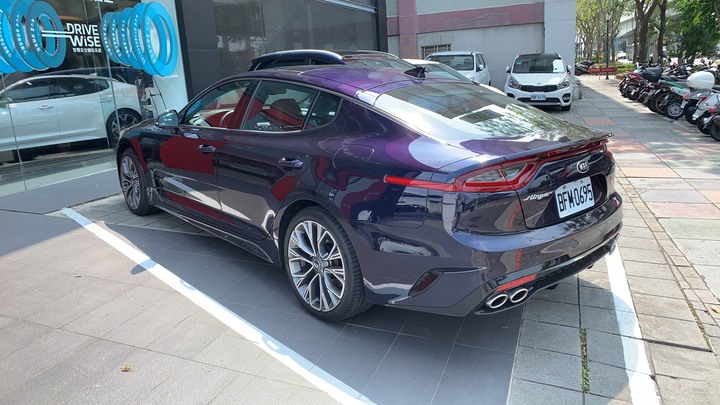 KIA Stinger 2.0 GT & 3.3 試駕感受