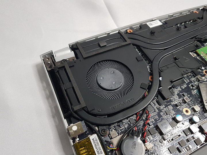 【小宅開箱】【評測】技嘉 GIGABYTE AERO 15S SA 改良後再次出席， 獨我稱霸