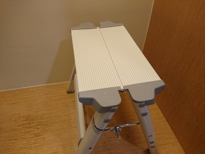 宜得利家具-鋁製折疊踏梯開箱 (一階踏梯，登高梯，摺疊梯)