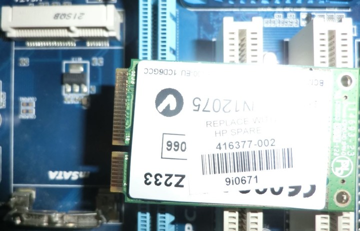 請教這是什麼東西，插入msata插槽抓不到硬碟。