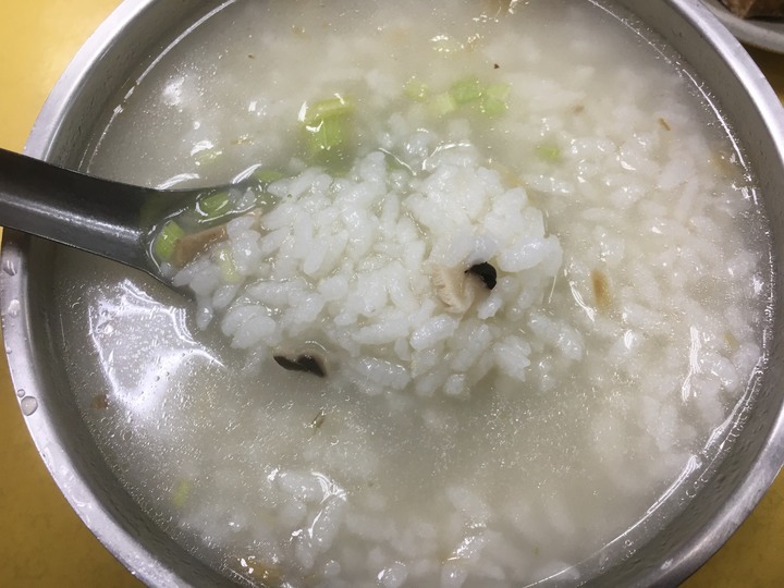 [食記] 陳記肉燥米粉湯，台灣新北土城，宵夜時段的美食首選！