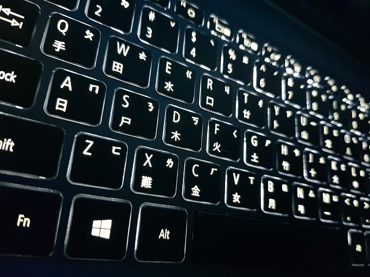 【小宅開箱】acer Aspire 7 A715-74G 披著假皮的猛獸