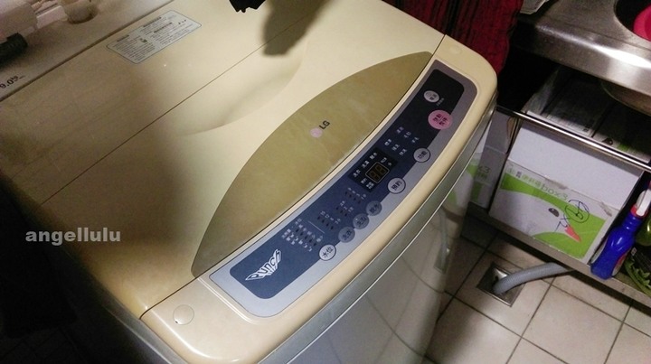 [開箱]東芝TOSHIBA 奈米泡泡變頻洗衣機，旋風乾燥/窄身好取也不打結