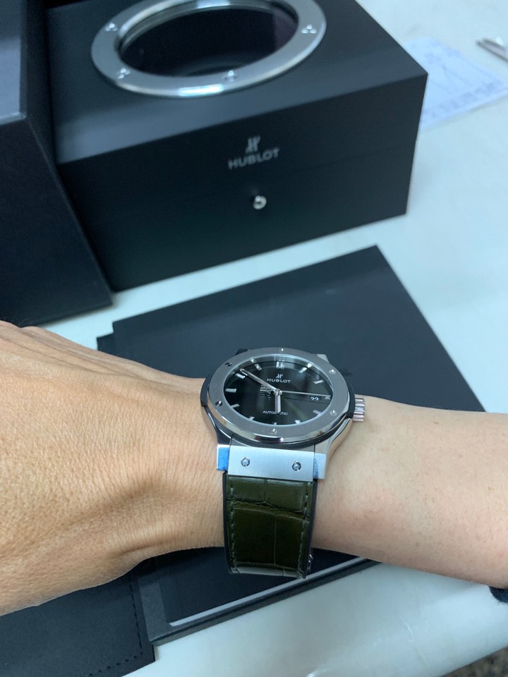【不專業開箱】HUBLOT CLASSIC FUSION (542.NX.8970.LR)