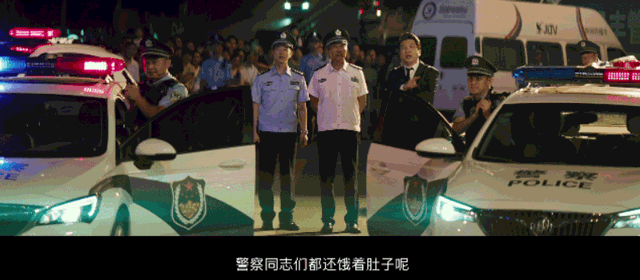 注意,嚴肅點,我這打劫呢!