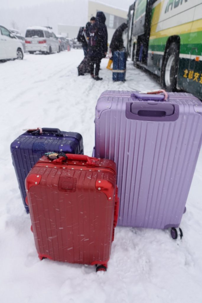 老司機帶路 ｜北海道二世古自助滑雪，行李準備交通住宿找教練，with me行李箱推薦