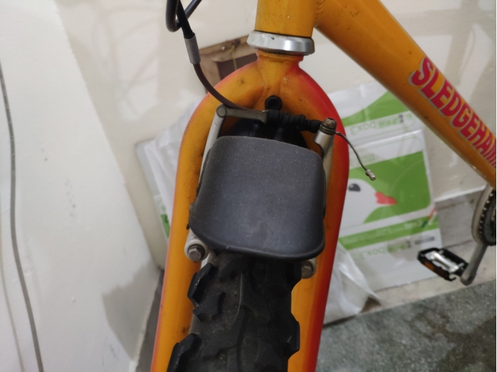煞車皮滿靠近內框請問怎麼解決呢
