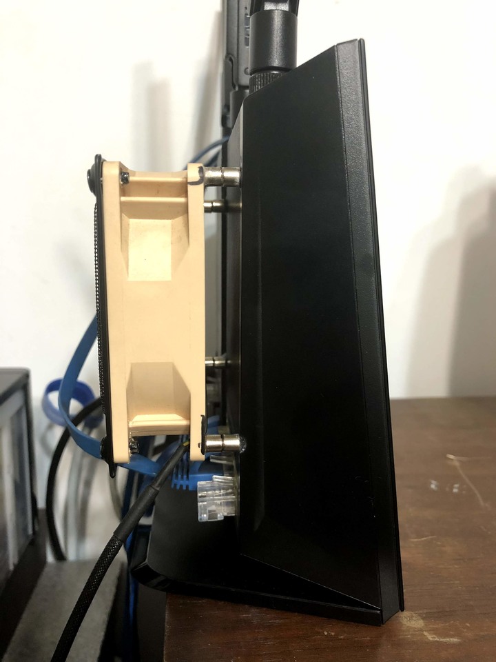 RT-86U，DIY散熱風扇。