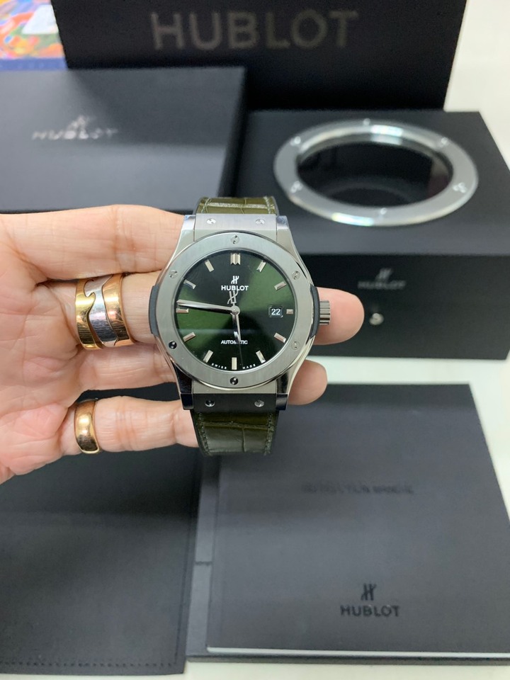 【不專業開箱】HUBLOT CLASSIC FUSION (542.NX.8970.LR)