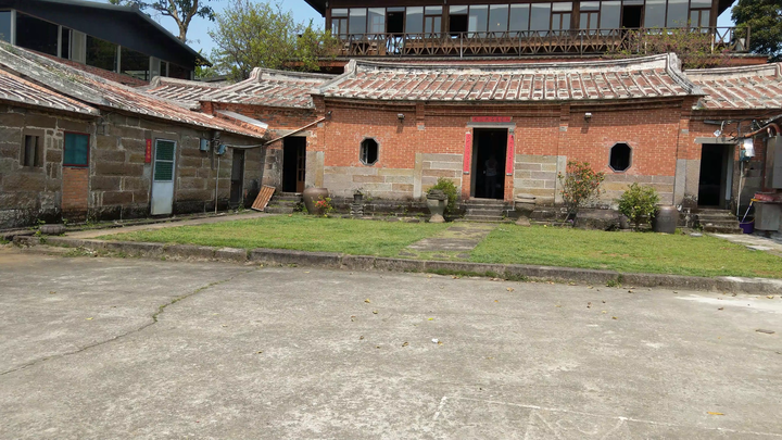 北海岸假日悠閒吃飯遛小孩 - 淡水石牆仔內自家烘焙咖啡鄉土料理