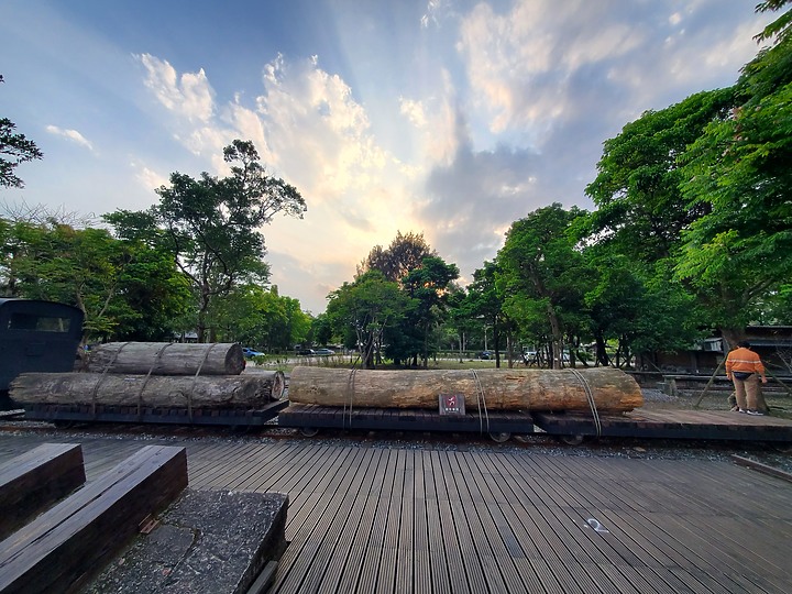 Galaxy S20+ 拍照評測(包含與Note10+、P30 Pro樣張比對)(3/9新增極昏暗場景)