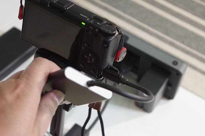點我看大圖 把GR3打造成VLOG機,意外發現還能外接行動電源邊充邊拍