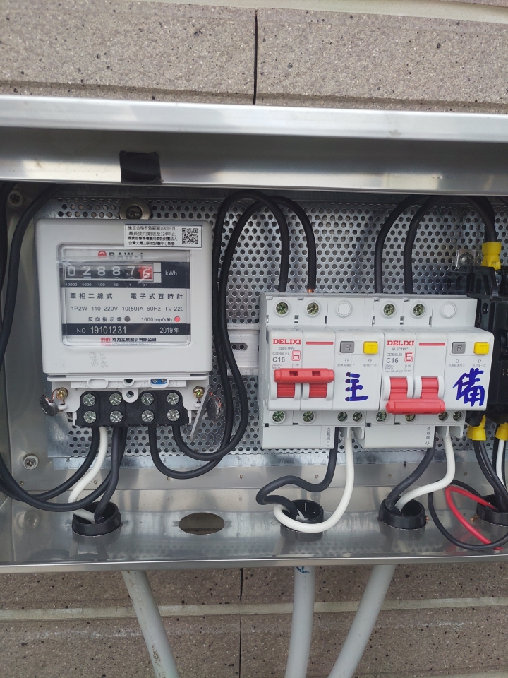 熱泵及兩儲水桶的設計