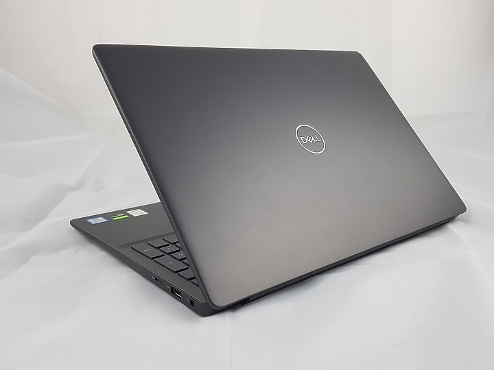 【小宅開箱】【簡測】DELL Inspiron 15-7590 屹立不搖的文書遊戲筆電