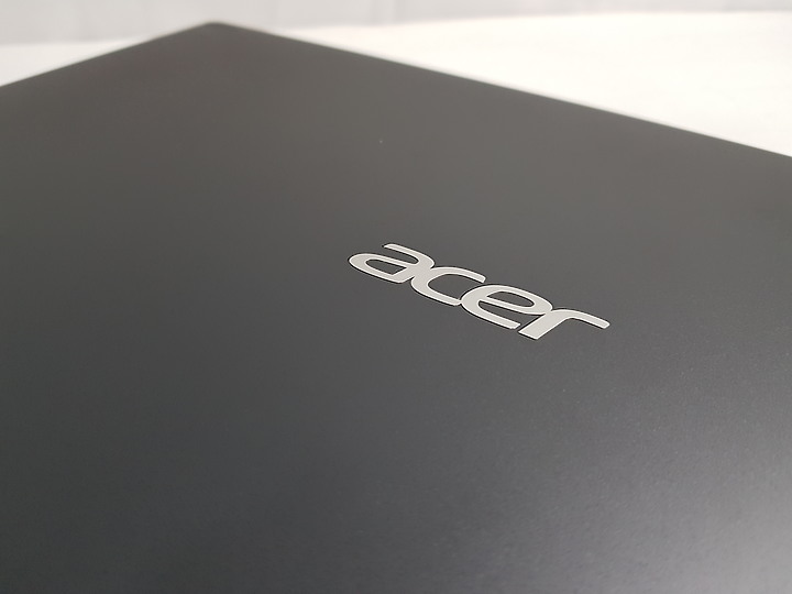 【小宅開箱】acer Aspire 7 A715-74G 披著假皮的猛獸