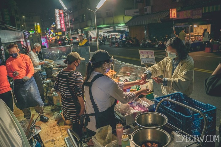 (食記)高雄左營｜富國路青雲宮前 小上海香酥雞｜每到週末就想吃的銅板美食｜加買屑屑更好吃