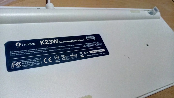[i-rocks k23w]  按壓手感還不錯，可惜有些設計缺陷，且我買到瑕疵品