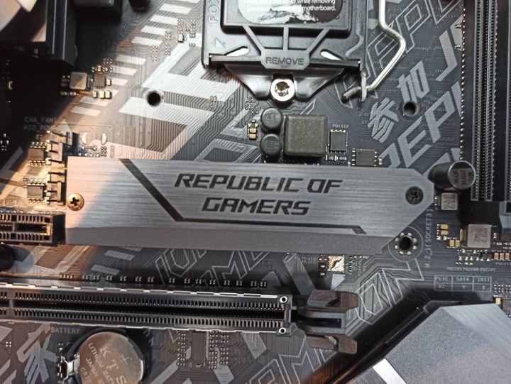 ROG STRIX B360-F GAMING主機板開箱