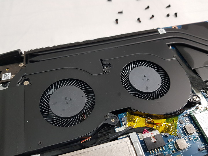 【小宅開箱】acer Aspire 7 A715-74G 披著假皮的猛獸