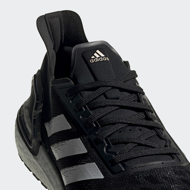 adidas推出Faster Than系列跑鞋 第一雙LIGHTSTRIKE中底跑鞋終於問世