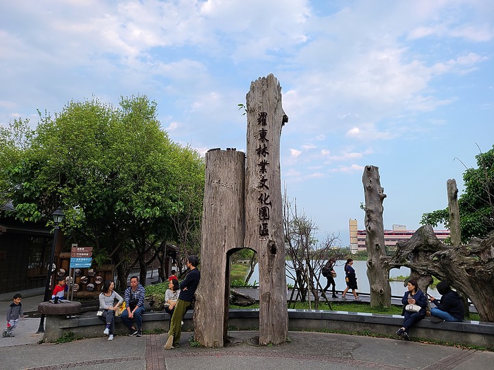 Galaxy S20+ 拍照評測(包含與Note10+、P30 Pro樣張比對)(3/9新增極昏暗場景)