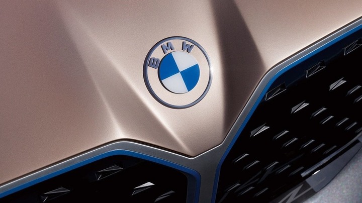 BMW 宣布重新調整品牌Logo