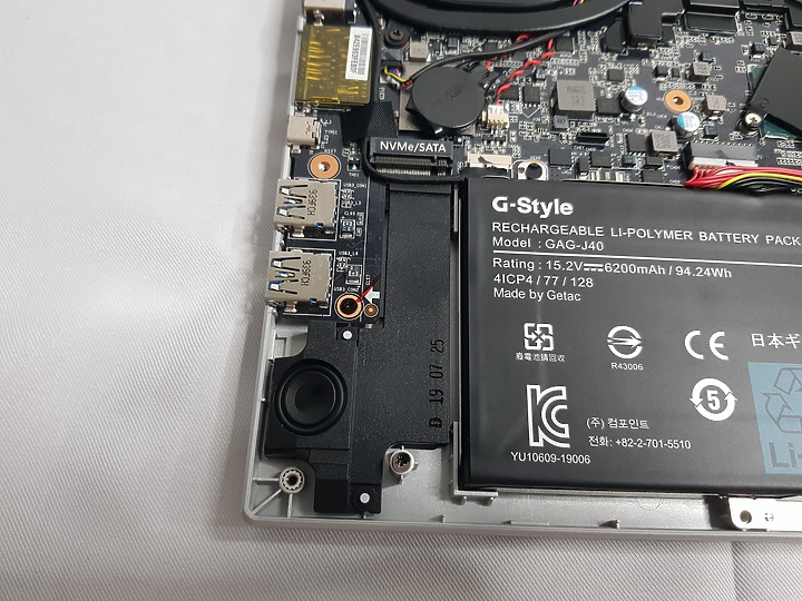 【小宅開箱】【評測】技嘉 GIGABYTE AERO 15S SA 改良後再次出席， 獨我稱霸
