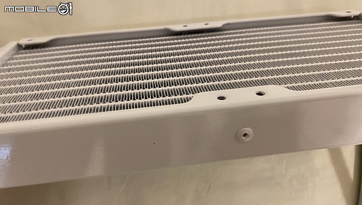 白色信仰 ROG Strix LC 240 White Edition 白龍開箱