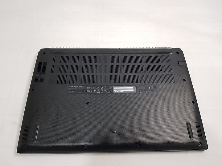 【小宅開箱】acer Aspire 7 A715-74G 披著假皮的猛獸