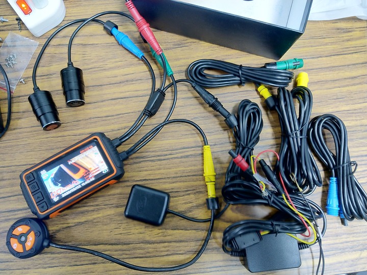 超高CP值，XBHT 雙鏡頭+星光夜視+GPS+主機防水行車紀錄器開箱
