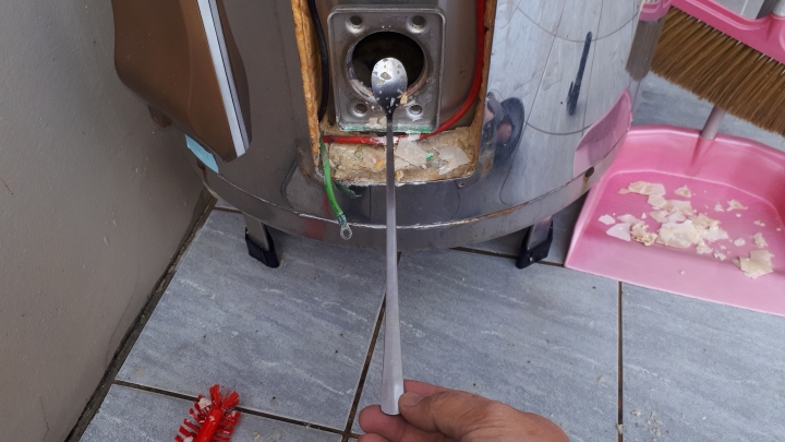 儲熱型電熱水器電熱棒DIY更換