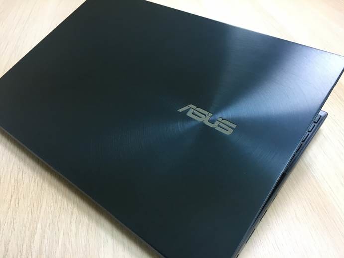 工作及掛機的完美方案 - Zenbook Duo UX481蒼宇藍 開箱