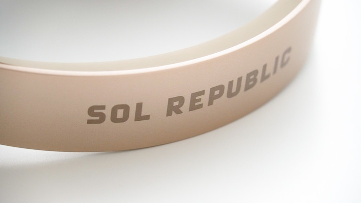 適合大學生的降噪耳罩 Sol Republic Soundtrack Pro ANC | 32小時續航、快速充電、環境音