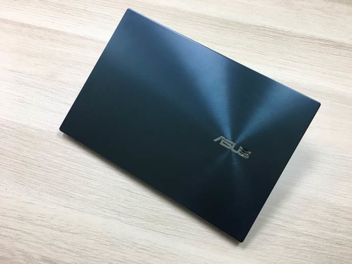 工作及掛機的完美方案 - Zenbook Duo UX481蒼宇藍 開箱
