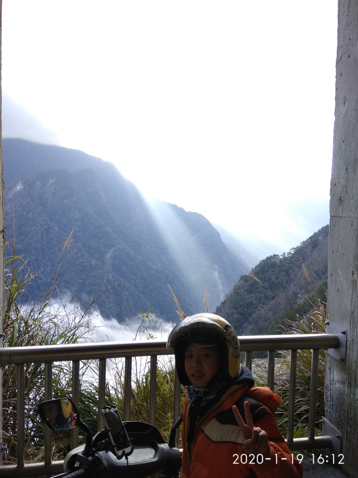 2020寒假由25年的老迪爵載著兩父子走雙橫遊半島加登合歡東峰賞雪之旅~上