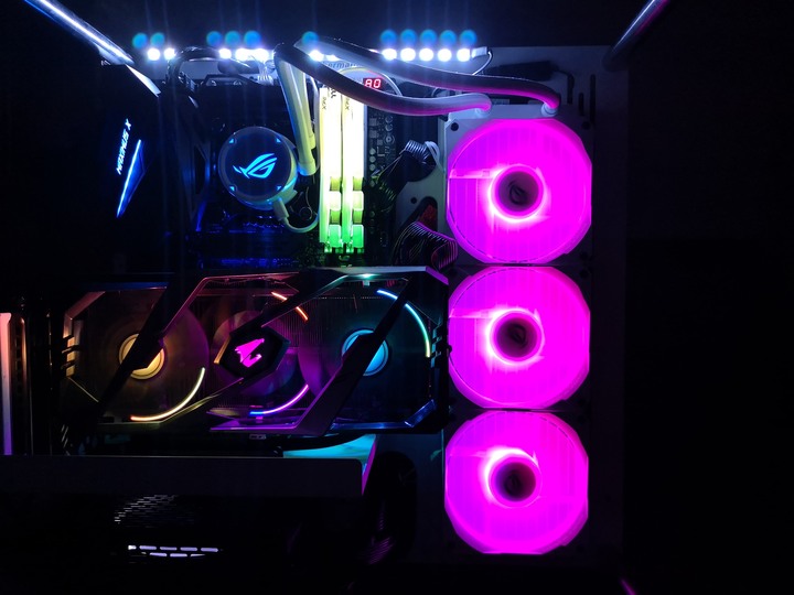 點我看大圖 ROG STRIX LC 360 RGBWhite Edition 開箱體驗