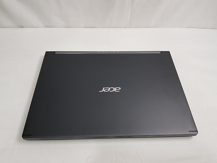 【小宅開箱】acer Aspire 7 A715-74G 披著假皮的猛獸